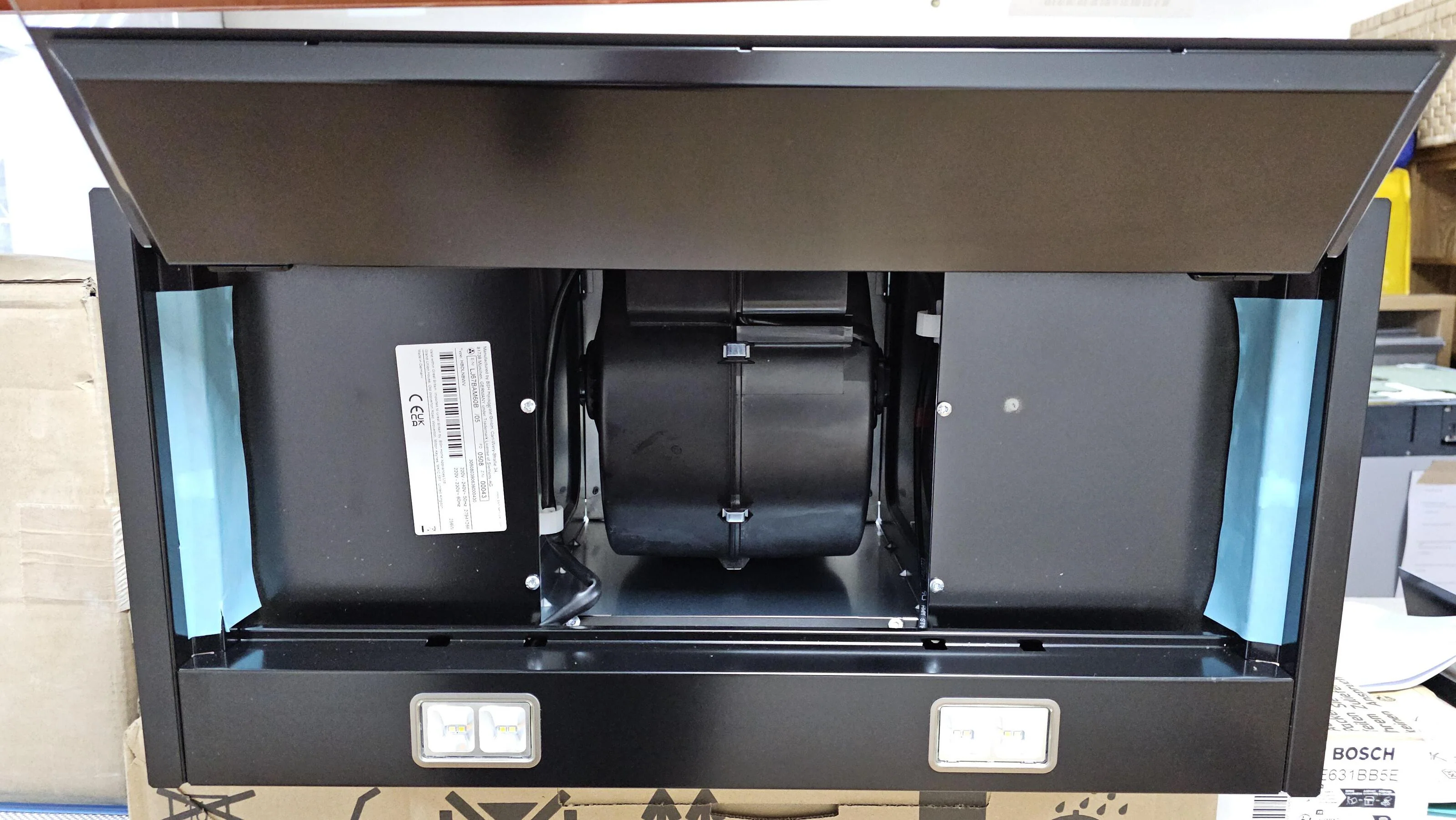 Siemens Integrated Hood LJ67BAM60B-CLEARANCE - Black And Glass - Image 4