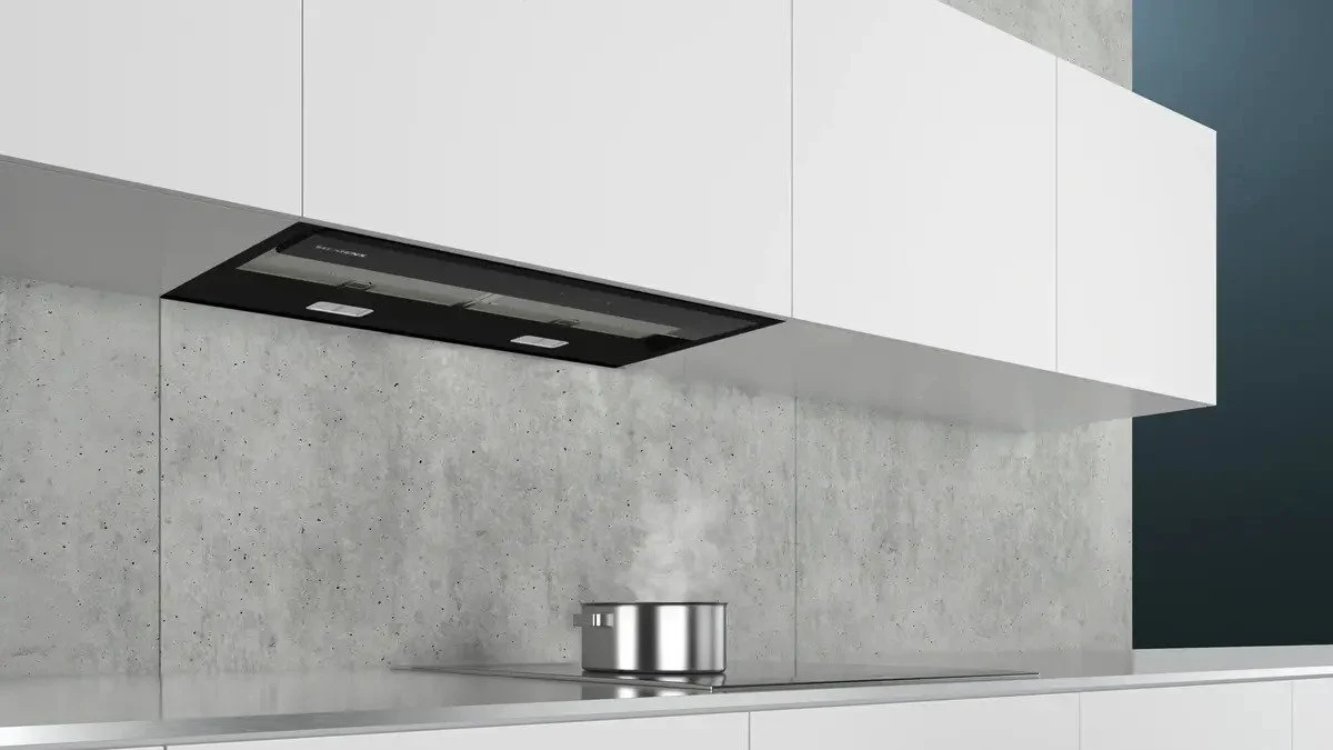 Siemens Integrated Hood LJ67BAM60B-CLEARANCE - Black And Glass - Image 7